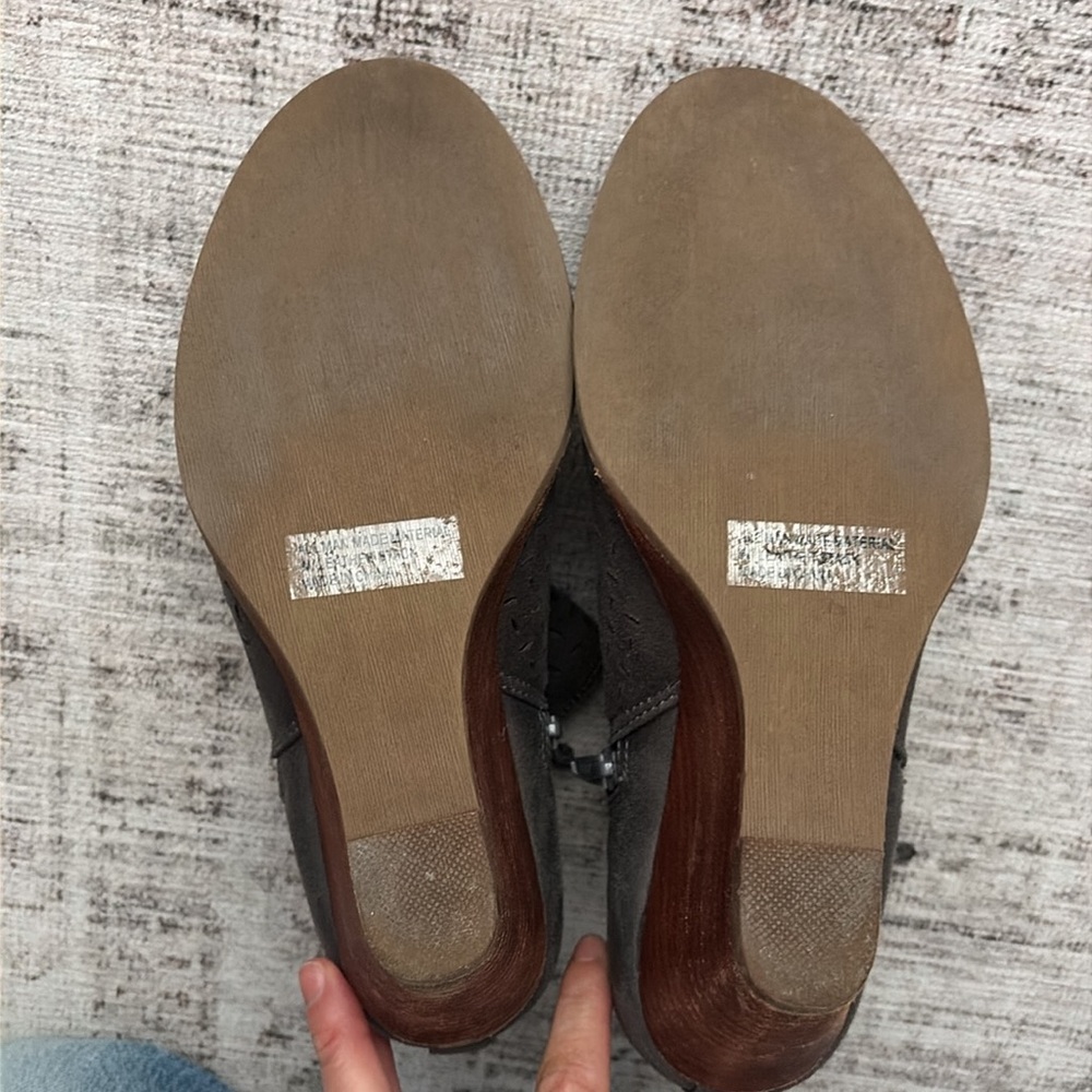 Report < booties - Picture 3 of 5